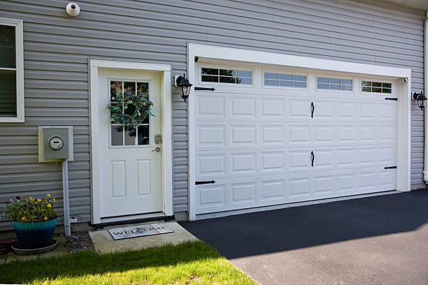 24/7 Emergency Garage Door Panel Replacement experts in Castro County County, TX